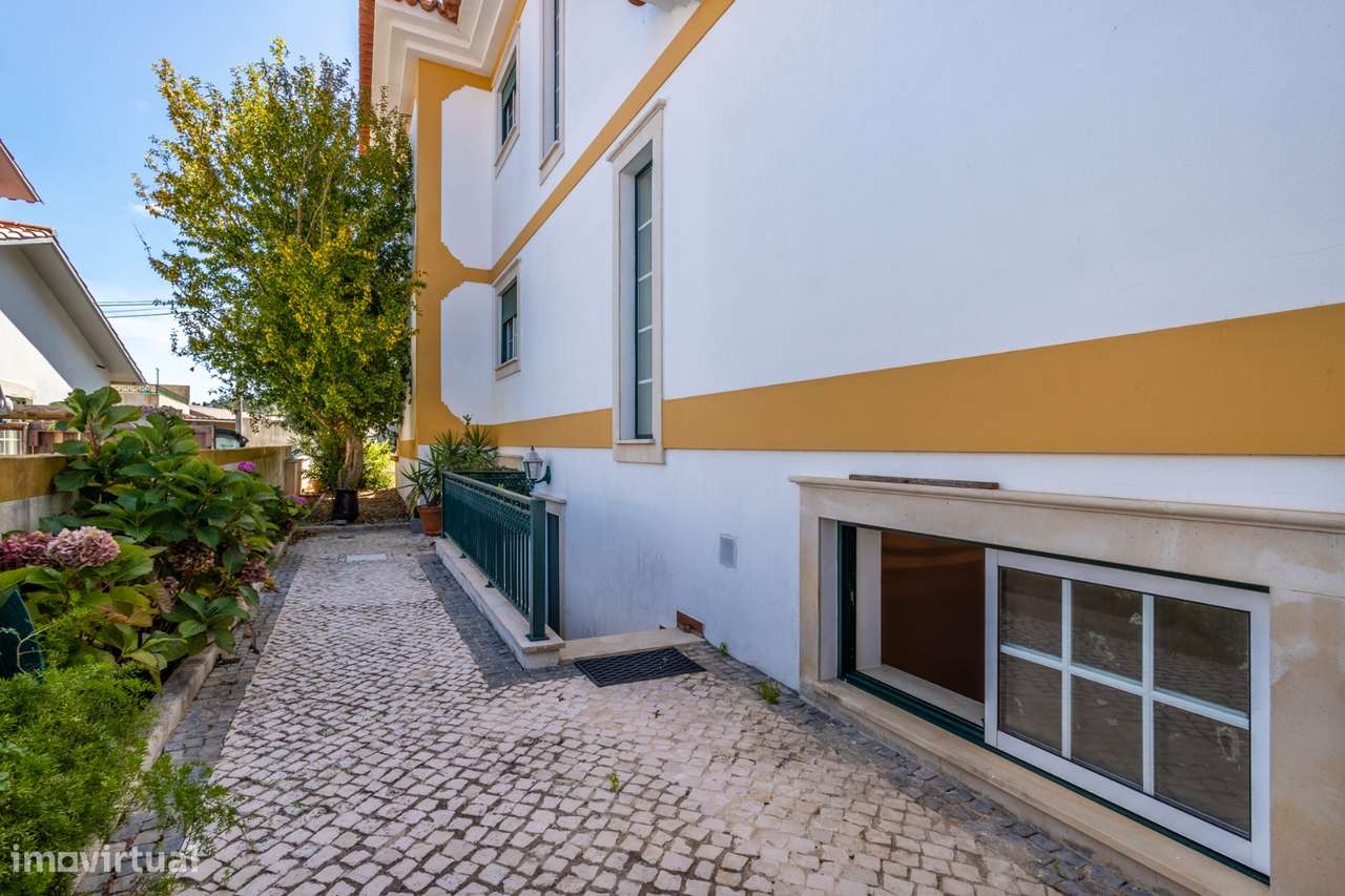 Luxuosa moradia, T5 com piscina e jardim em Pedrulheira-Marinha Grande-42