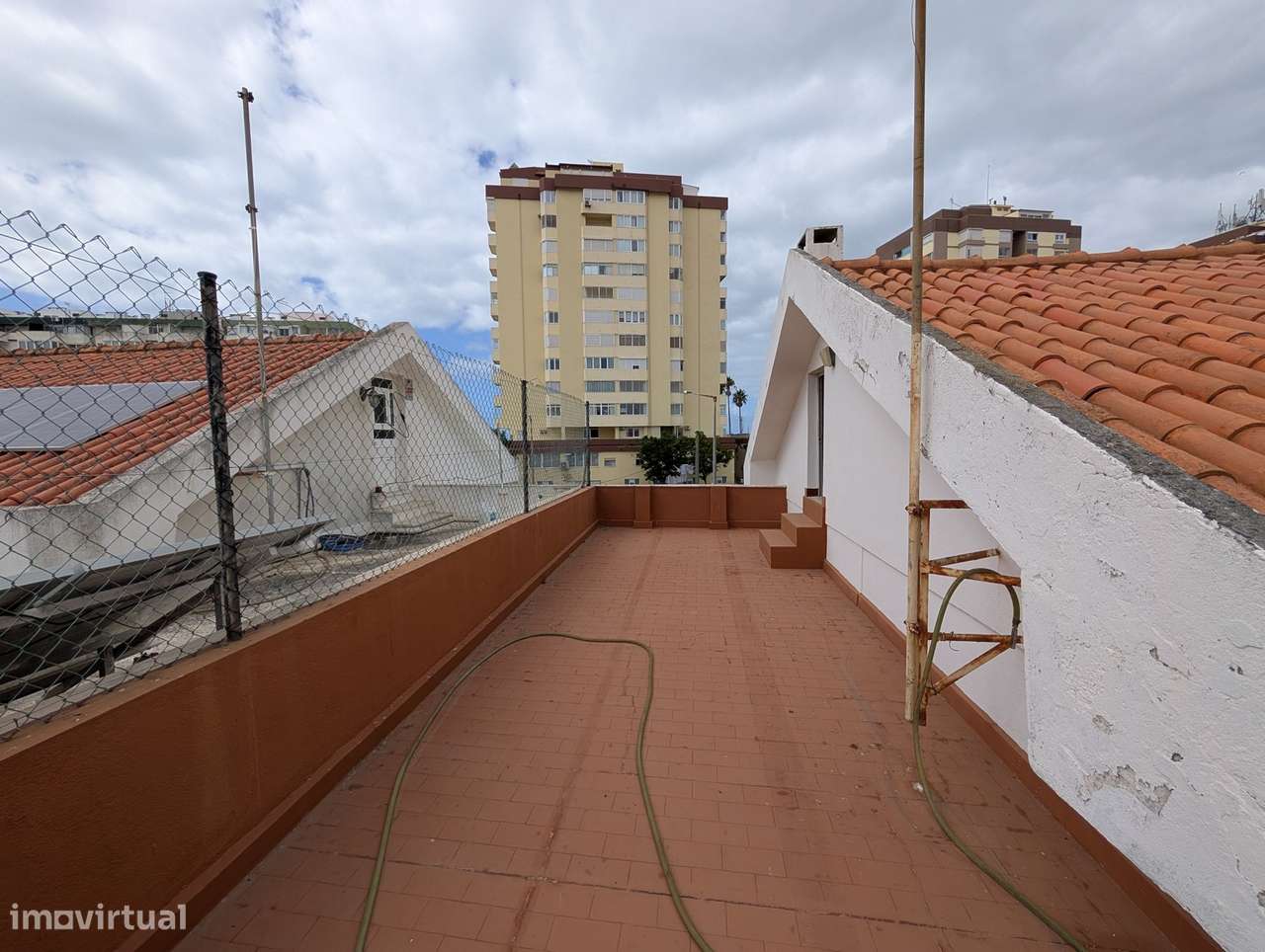 Excelente moradia centro Costa Caparica-28