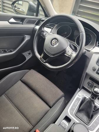 Volkswagen Passat Variant 2.0 TDI Highline - 23