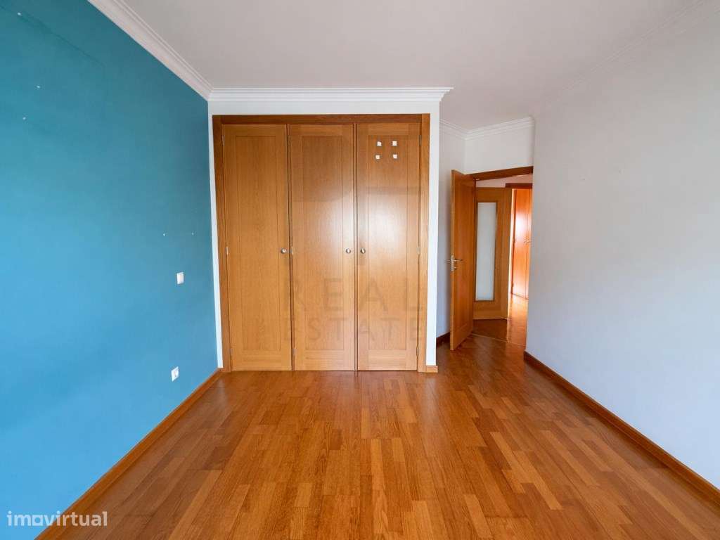 Excelente T3 com suíte, 3 varandas e garagem box em Cascais-20