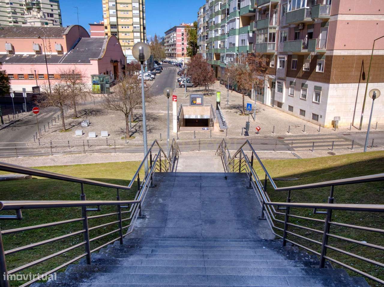 Fantástico T5 Quinta das Conchas frente ao metro-51