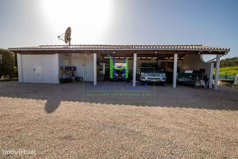 Fantástica Moradia Térrea T3+1, com piscina, grande jardim, e garagem,-20
