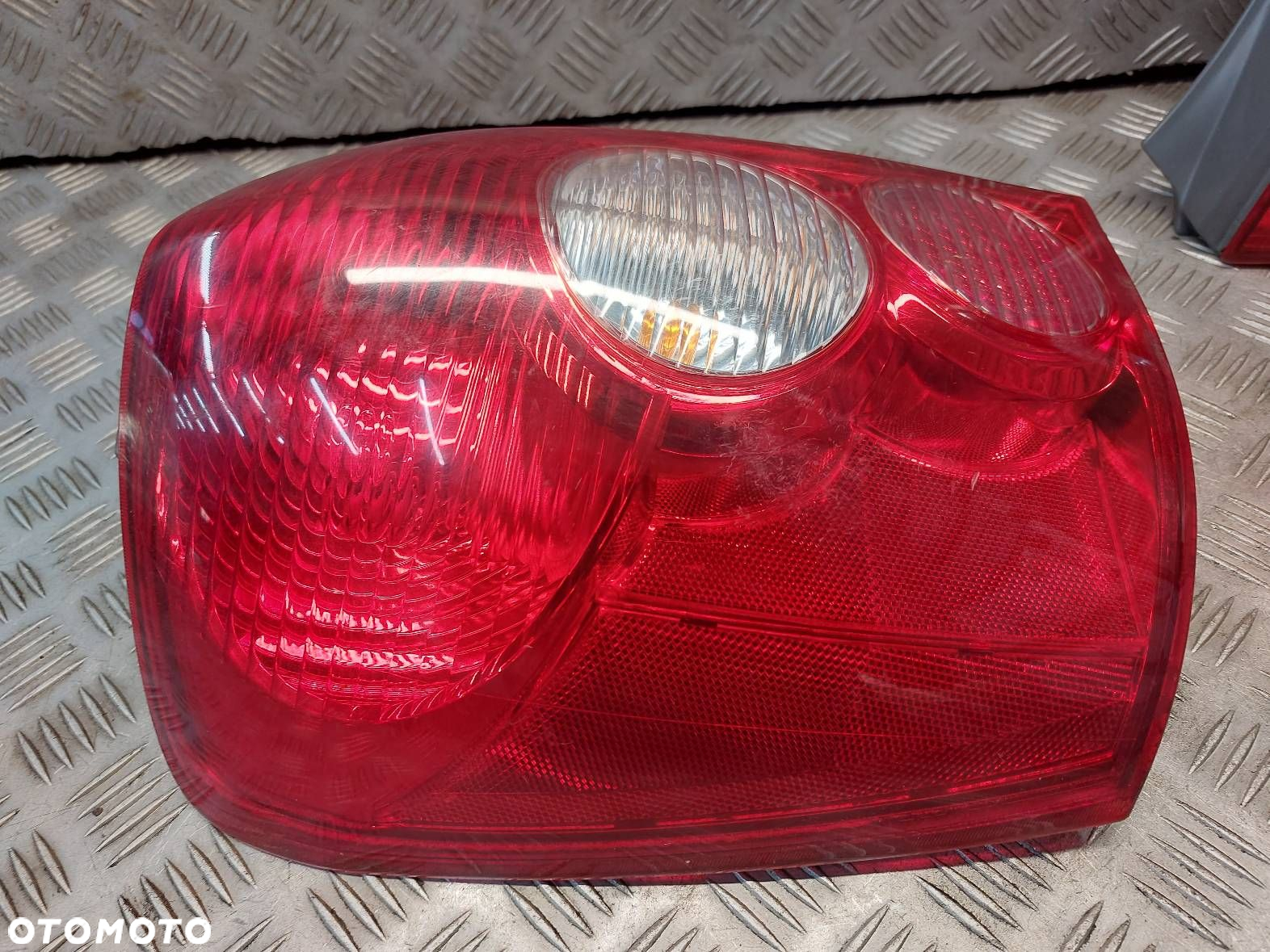 LAMPA LEWY TYŁ + PRAWY TYŁ MAZDA 323F BJ - 5