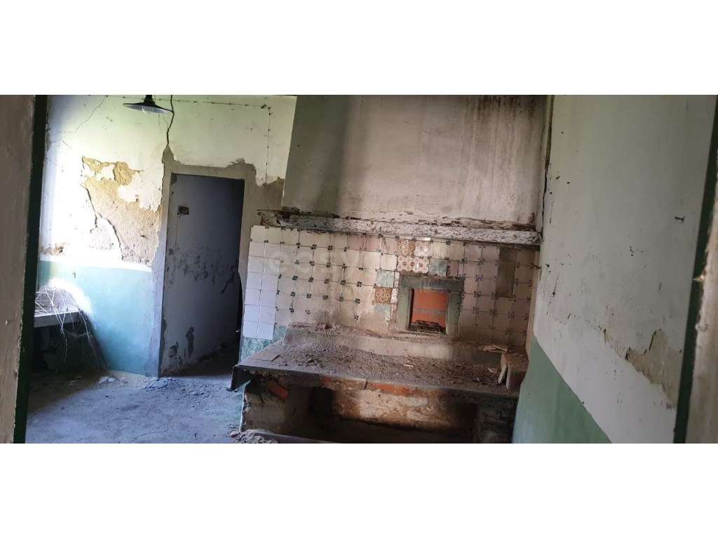 Moradia para reabilitação total situada em Mataduços, Esgueira - Grande imagem: 5/30