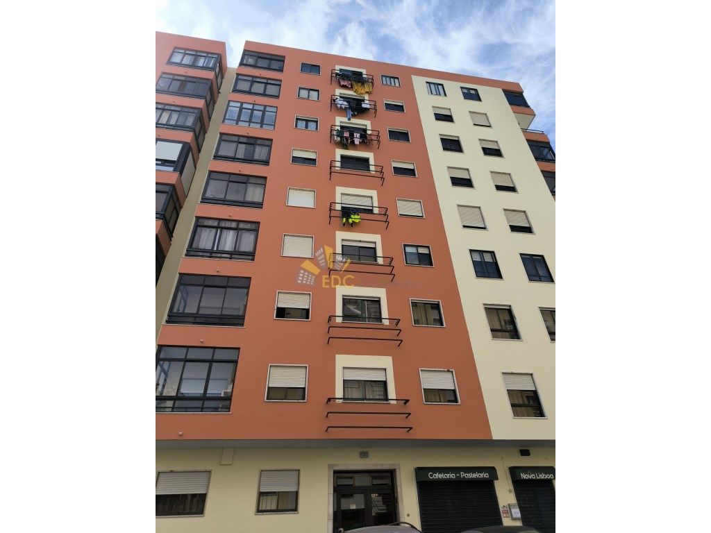 Apartamento T2 Em prédio com 2 elevad...