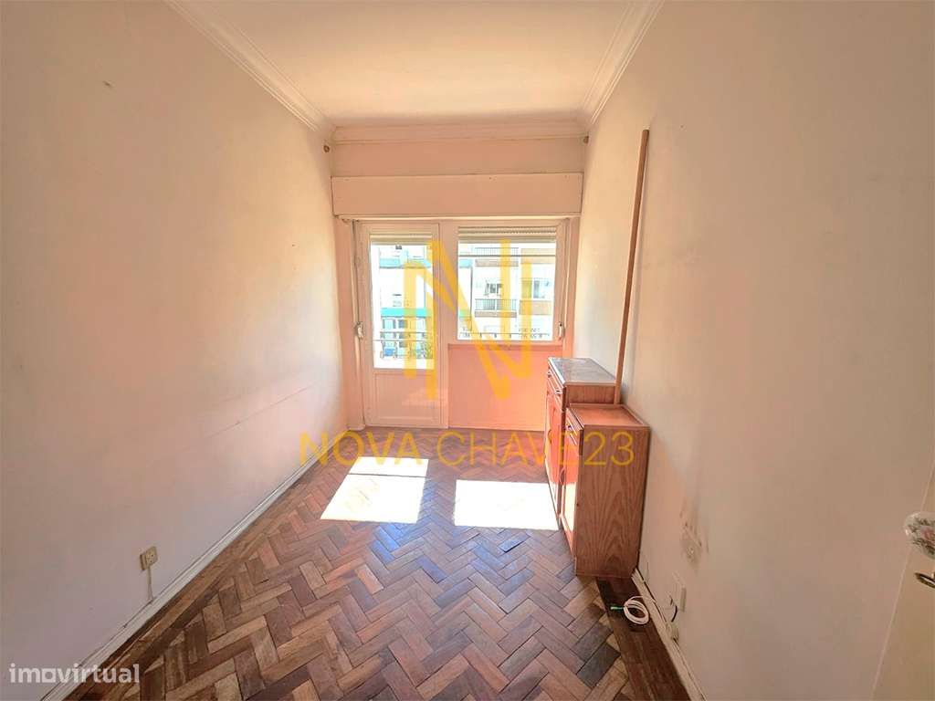 Apartamento T2 Soalheiro em São Domingos de Benfica-13