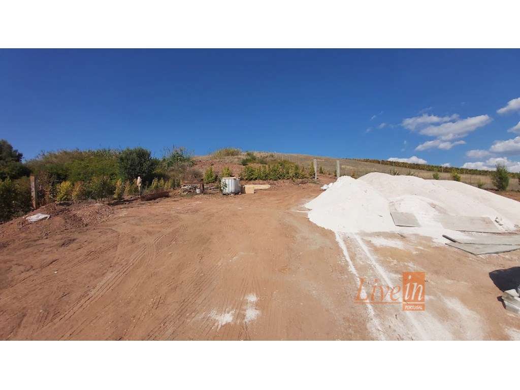 Quinta com Moradia T4 Isolada na Azueira em Mafra-38