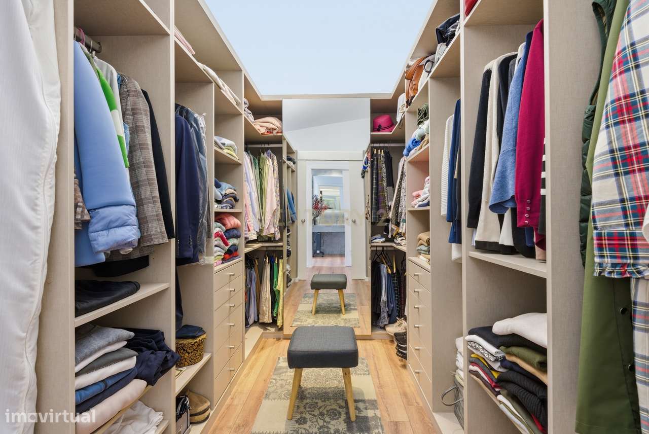 Quintinha T4 com edificação contemporânea no coração do Oeste, com ter-20