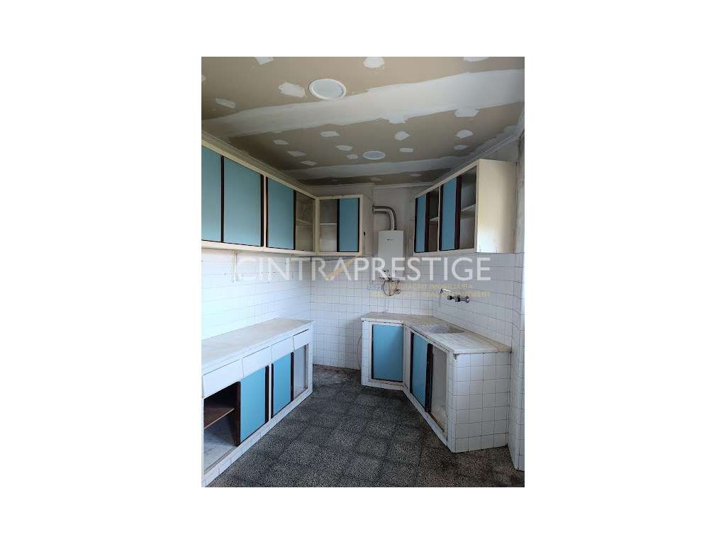 Sintra Prédio, de apartamentos, comercio, garagens e terreno para c...-6