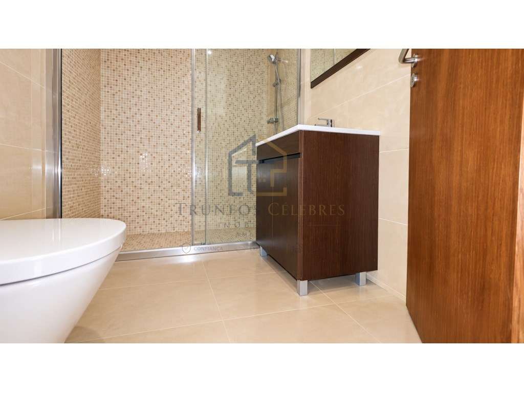 Moradia V5 com Quintal, Anexo e Terraços a 100mt da praia das Caxin...-3