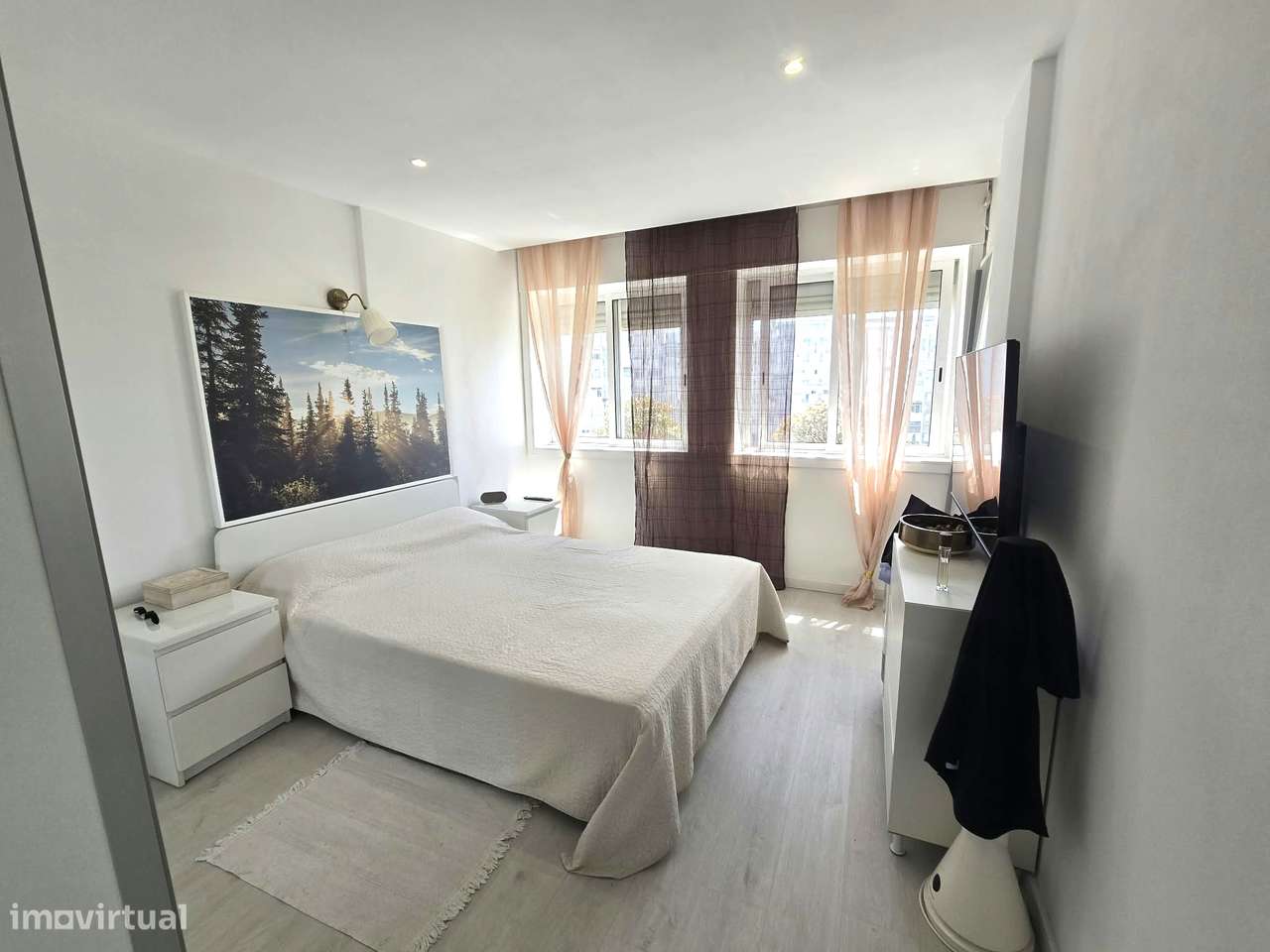 Excelente Apartamento T2 renovado com Open Space e Varanda - Almada-3
