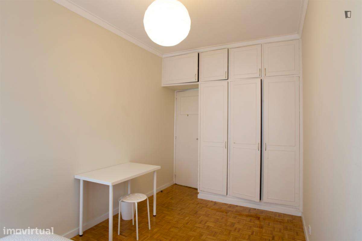 Quarto - localizado em Benfica Lisbon - Grande imagem: 4/10