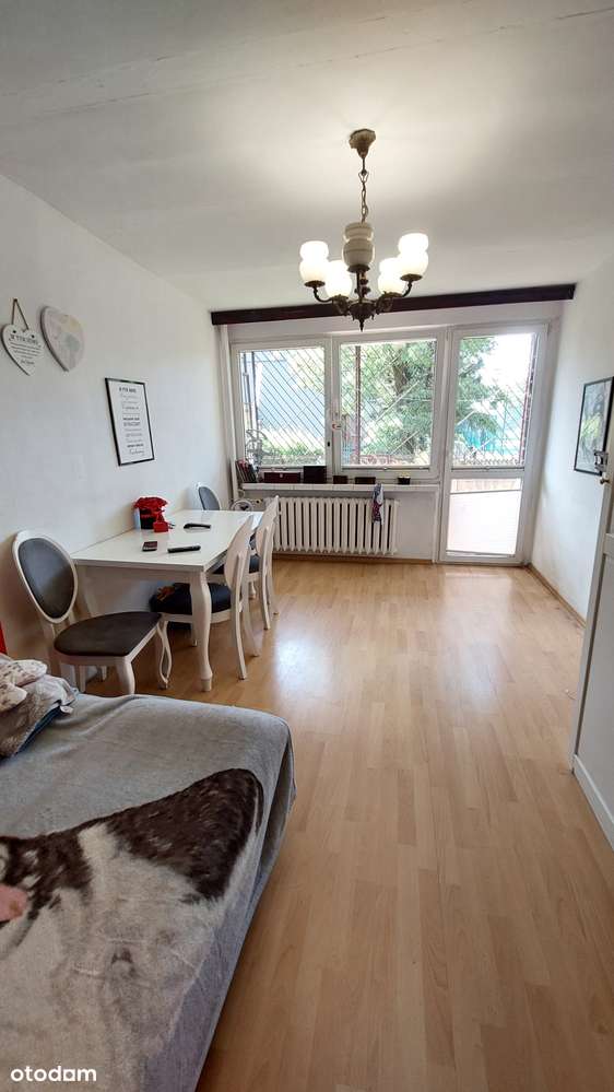 Parter z balkonem, w ogrodzonym bloku-1