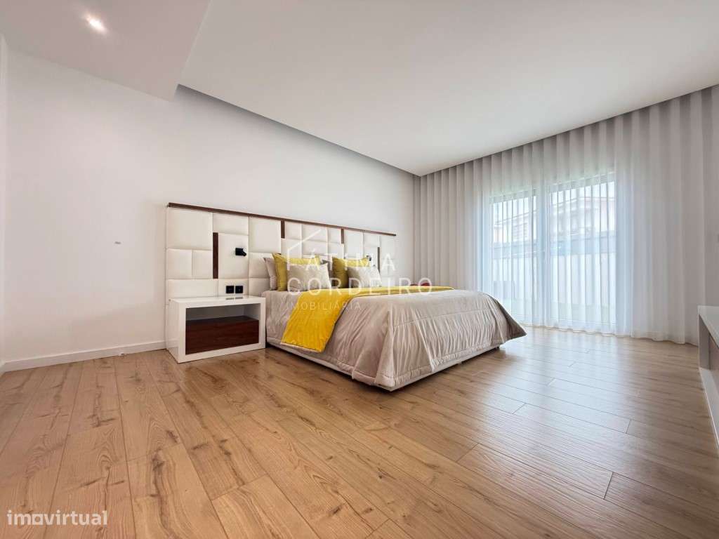 Fantástica Moradia T4+1 Quinta do Anjo/Auto Europa-16