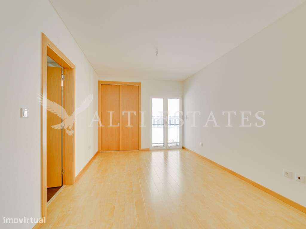 Apartamento Duplex T3 Virado a Sul com Vista Mar, Pronto a Estrear-11