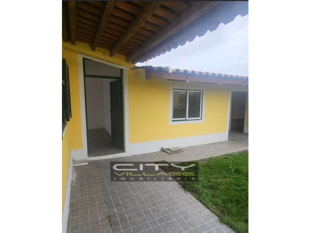 Moradia isolada T3 com piscina-5