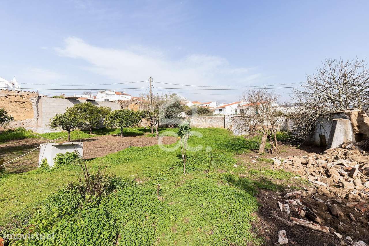 Moradia térrea c/ 311 m² de construção em lote de 1124 m² | Vila de Fr-33