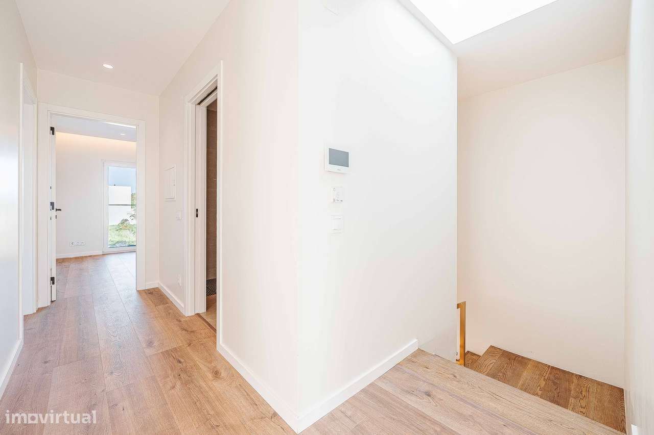 Elegante moradia T4 de arquitetura contemporânea em Albarraque-26