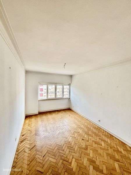 Av. De Roma - Apartamento renovado T4 + 2 WC - Grande imagem: 4/8