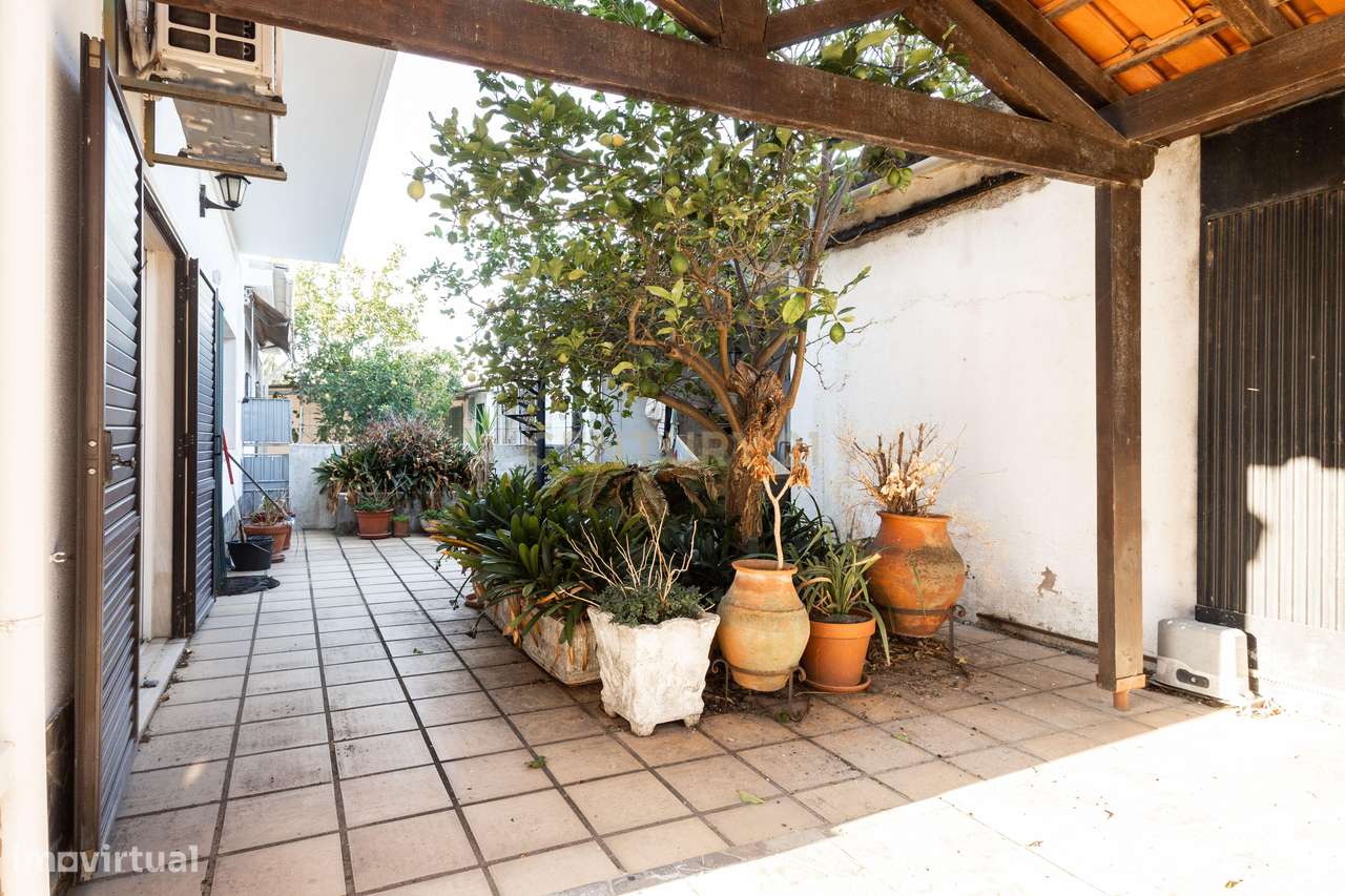 Moradia T5 com Garagem e Espaço Exterior | Atalaia-33