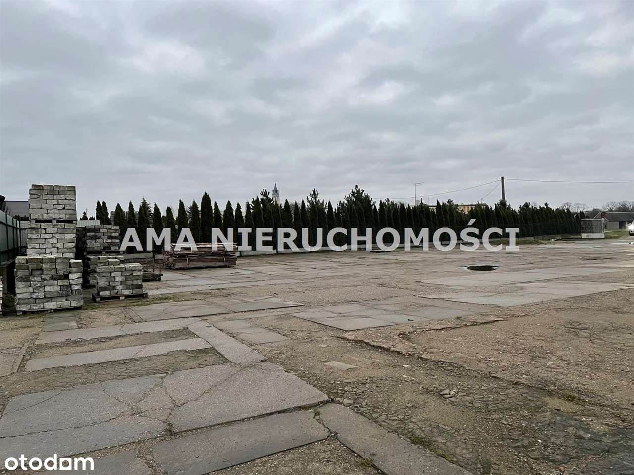 Ogrodzony teren z utwardzonym placem i wiatą - Pełny obrazek: 4/8