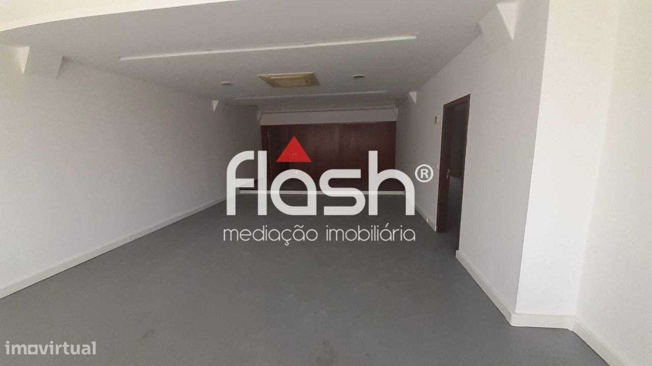 Venda de Espaço de loja/escritórios no Restelo-5