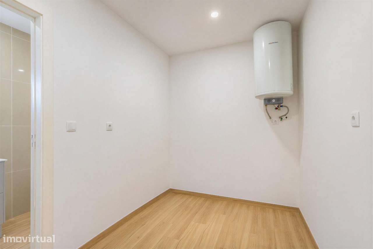 Moradia T2 renovada com Terraço, Jardim e Armazém - Centro de Baltar-10