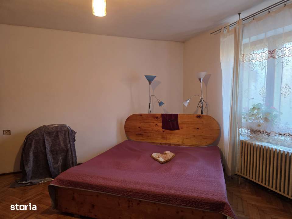 Oportunitate! Casa, 4 camere, curte comuna, ultracentral, Bistrita, ju - Imagine principală: 5/10