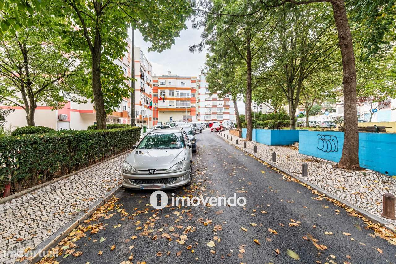 Apartamento T2 com áreas amplas, em Odivelas-40