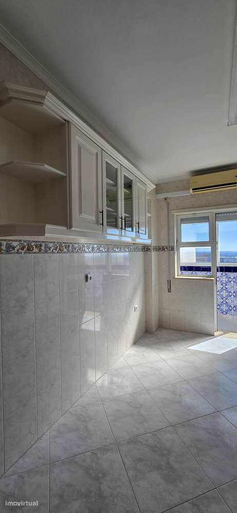 T2 com elevador, ar condicionado e cozinha equipada - Grande imagem: 4/40