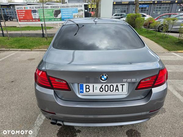 BMW Seria 5 528i Luxury Line - 2