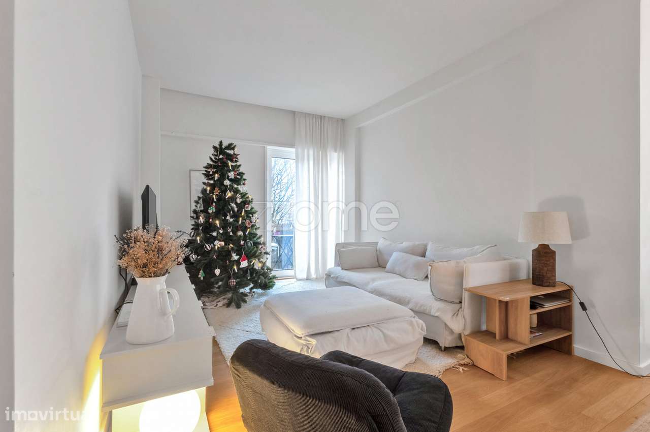 Apartamento T2 Renovado | Praça da Pedra Verde – Porto - Grande imagem: 3/27