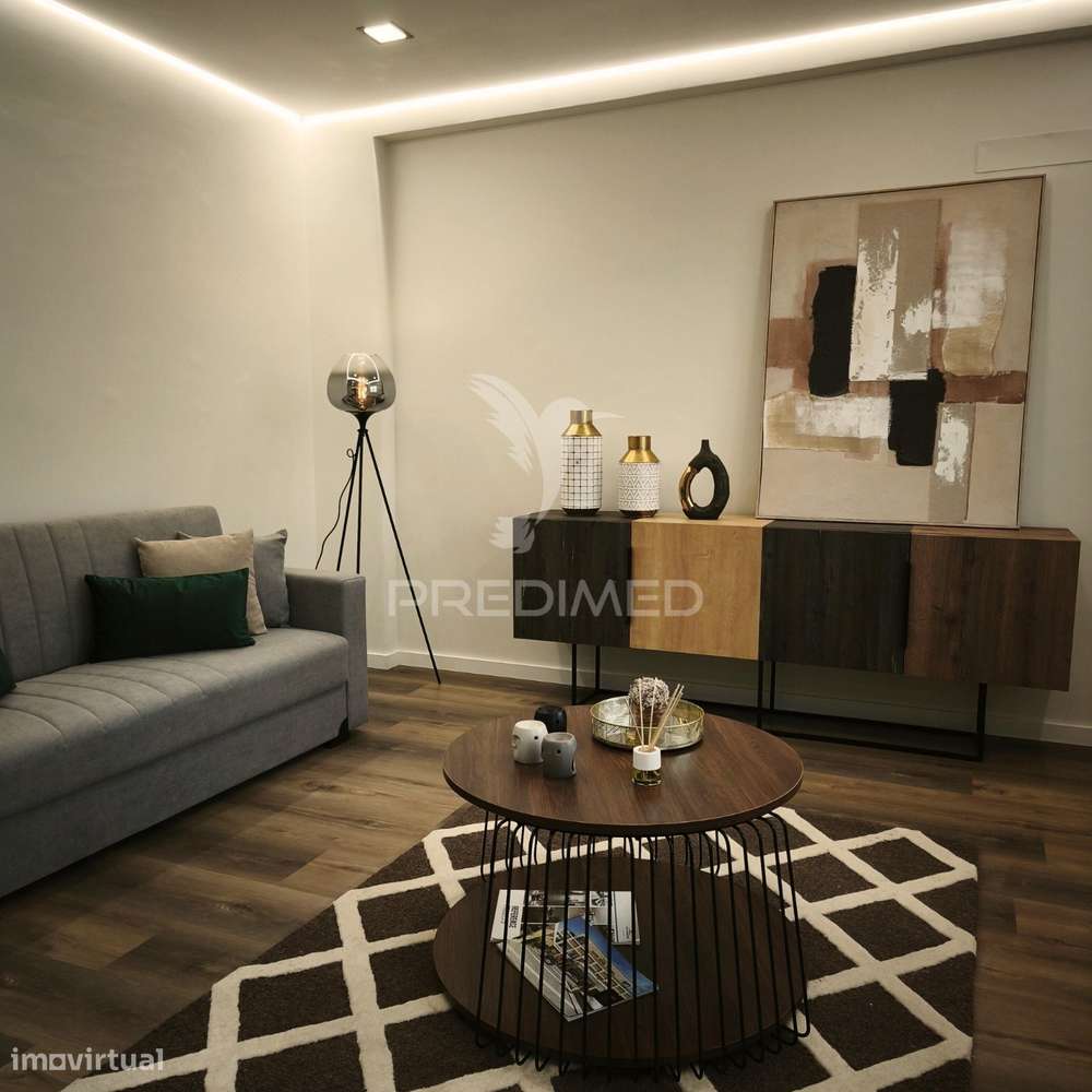Apartamento T3 Totalmente Remodelado Em Benfica