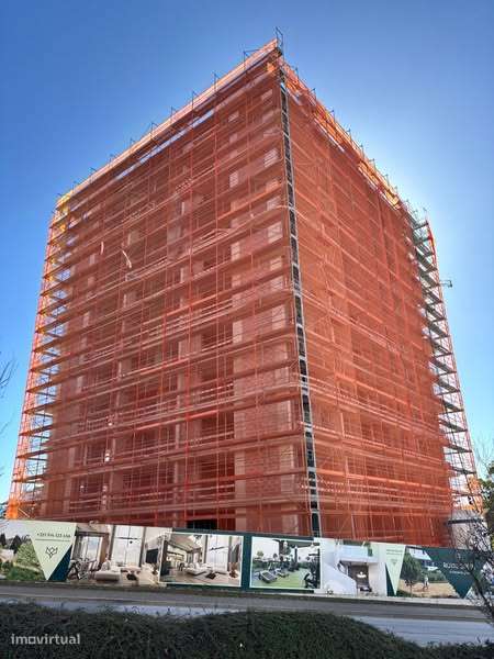 T2 Novo c/ Varanda e Lugar de Garagem (Gaiashopping) - Grande imagem: 2/15