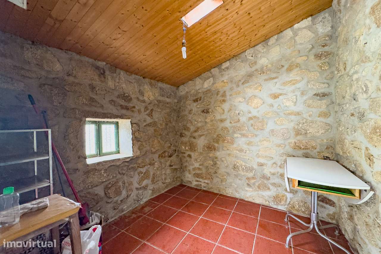 Moradia T4 Independente + T0 em Lago, Amares - Oportunidade Única!-5