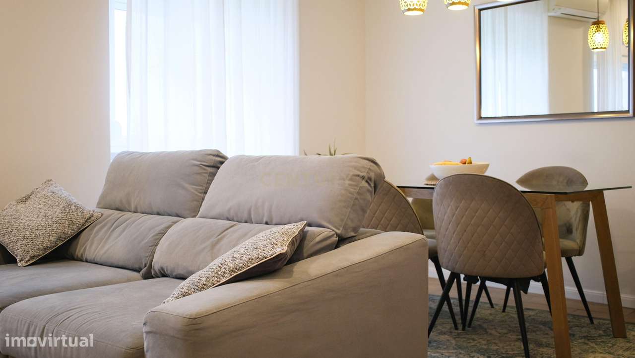 Apartamento T2 Renovado com Logradouro de 80m² no Centro de Almada-7