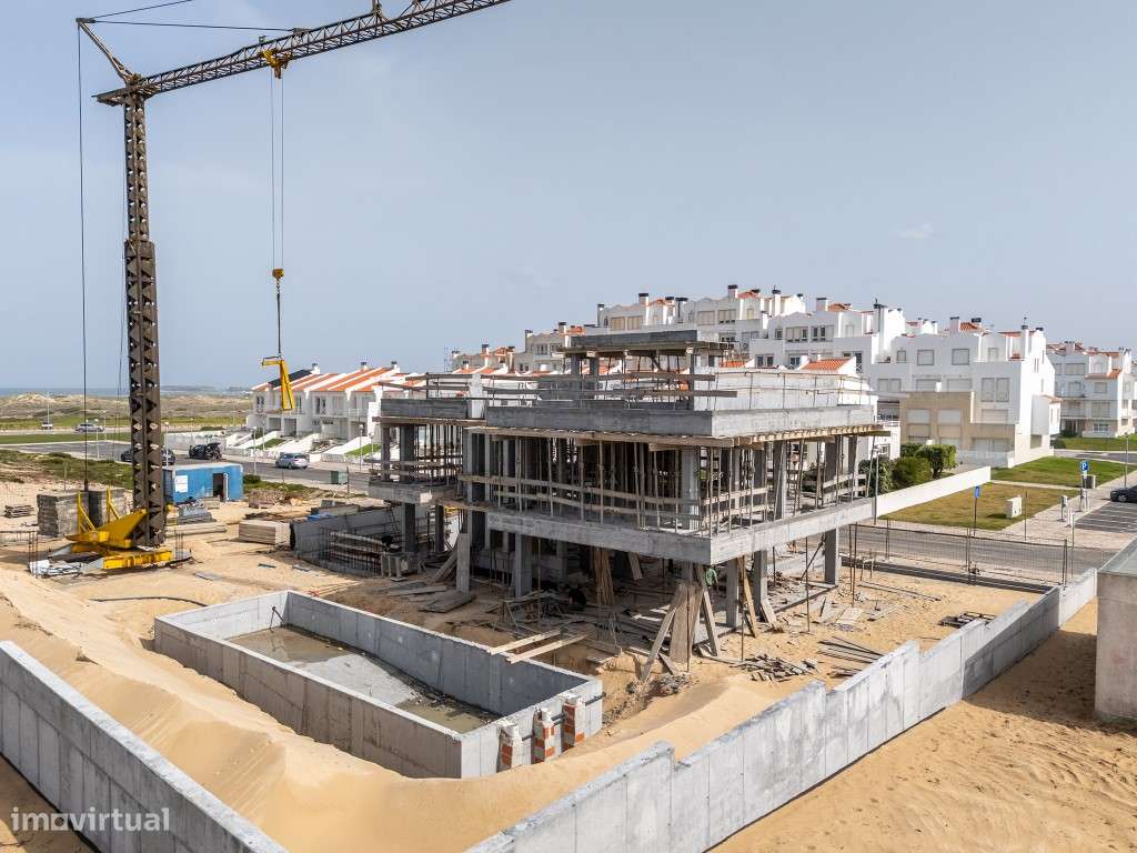 Moradia isolada com piscina apenas a 400 m da praia-34