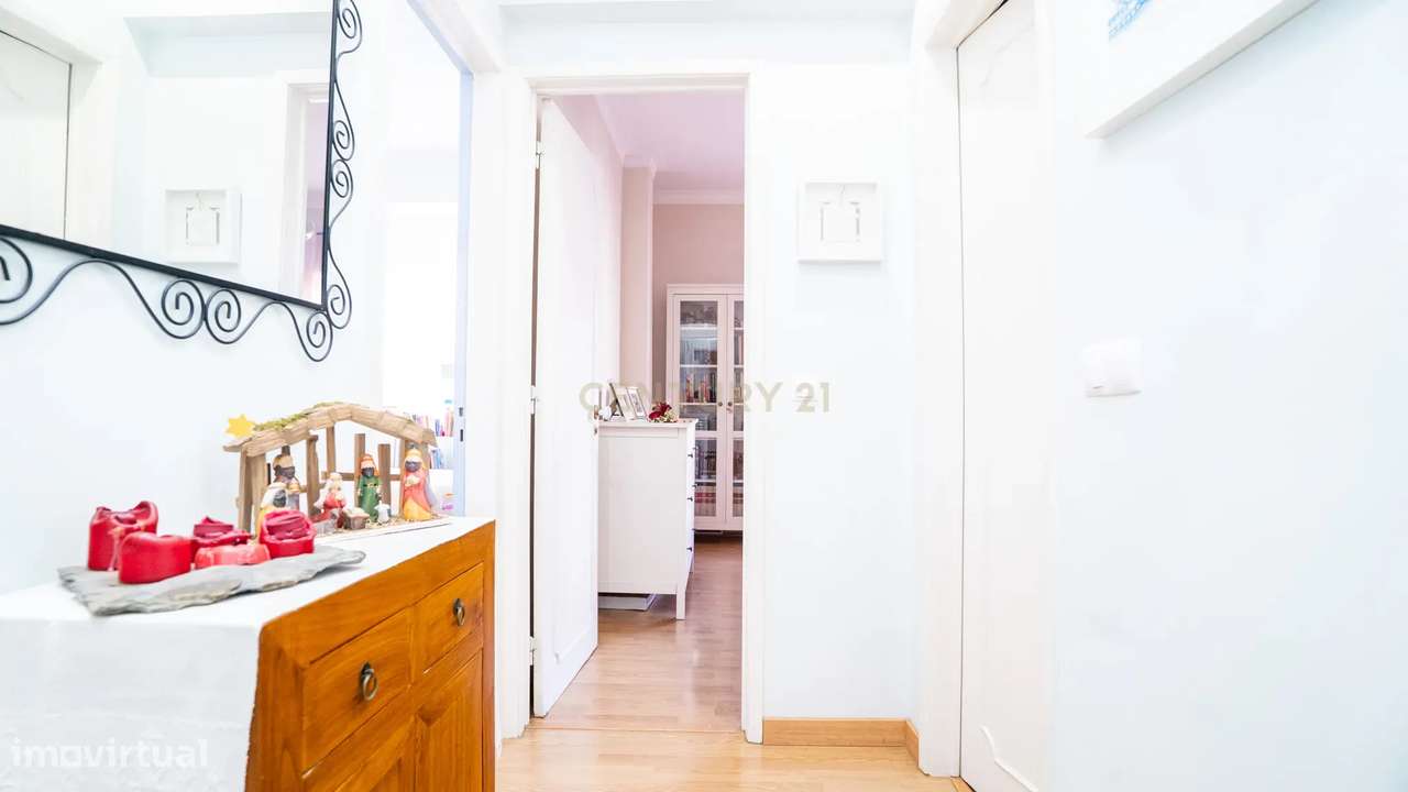 Apartamento T2 + 1* - Remodelado, em Queluz-34