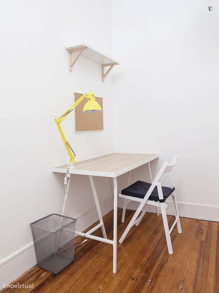 Quarto - localizado em São Sebastião Lisbon - Grande imagem: 3/10