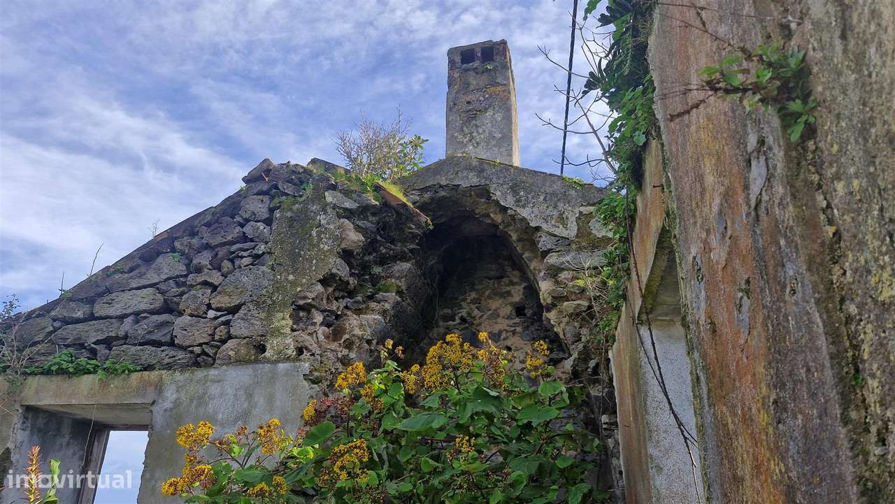 Moradia em Ruína - Santana-2