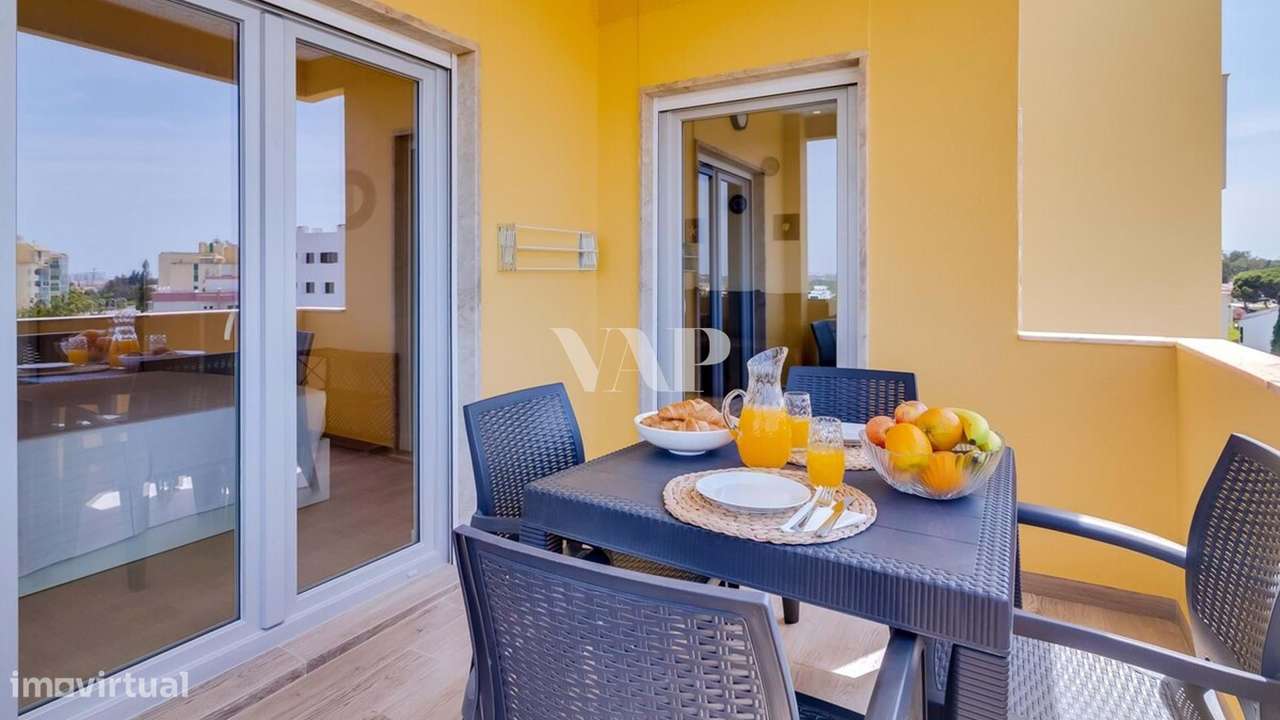 Apartamento T2 Renovado com Piscina e Licença AL em Vilamoura-10