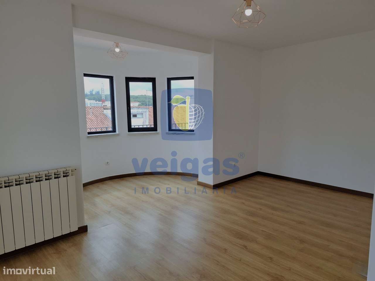 Apartamento T3 remodelado com terraço panorâmico, garagem e elevador,-16