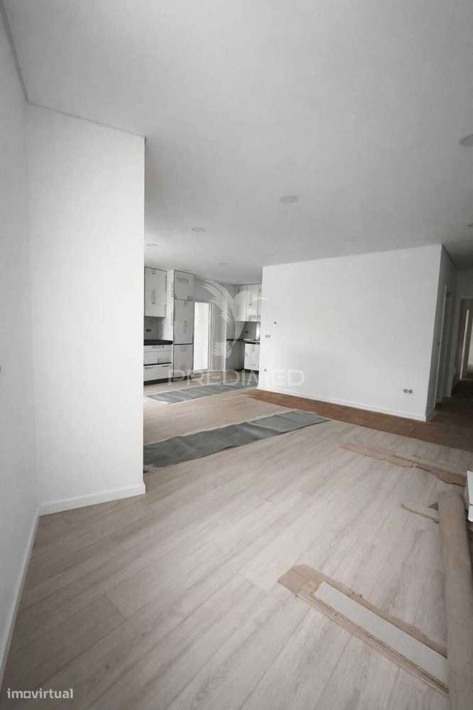 Moradia T2 Totalmente Remodelada com Jardim e Garagem - Grande imagem: 4/21