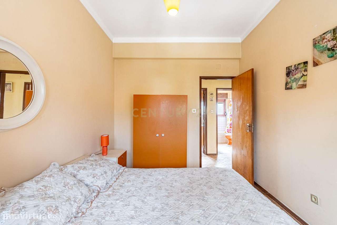 Moradia T3 c/ lote de 2393m2 em Caneças-5