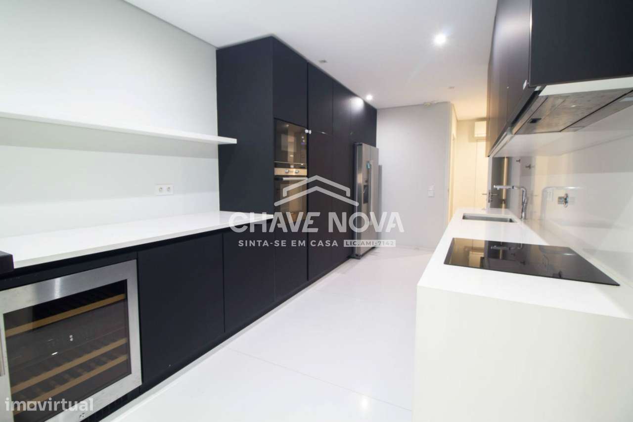 Moradia em Banda V4+1 em zona premium da Foz do Douro - Grande imagem: 3/19