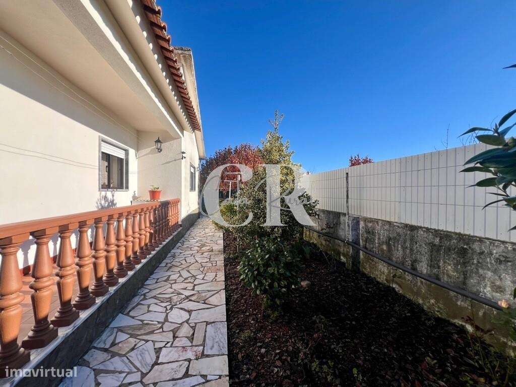 Excelente moradia térrea e independente com jardim em Arega - Figueiró-46