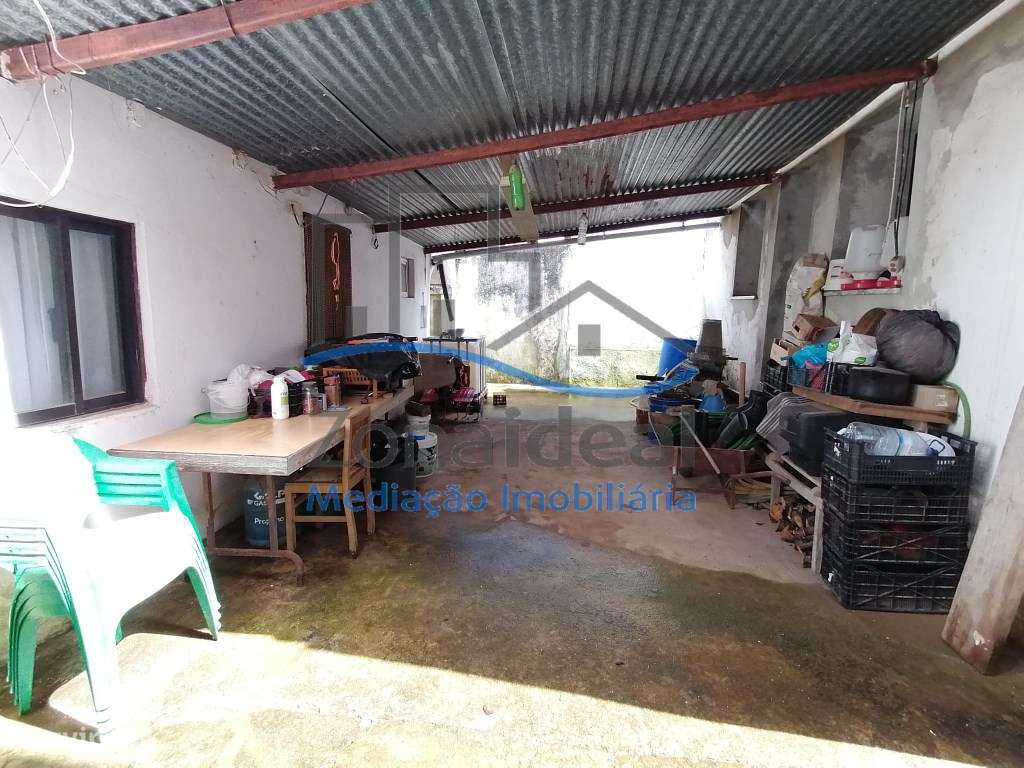 Moradia com quintal e terreno, localizada em Estribeiro, Abrigada, ...-11