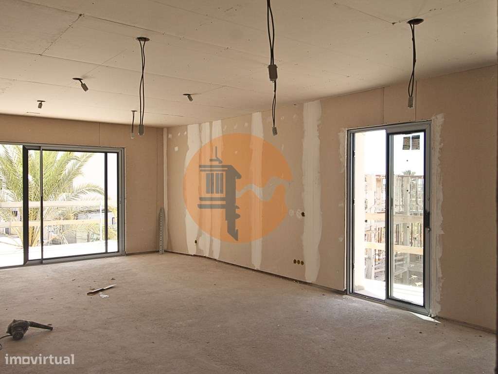 Apartamento T3 de 1.º andar, com vista mar e estacionamento, a 1 mi... - Grande imagem: 5/47