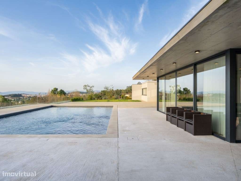 Moradia térrea V4+1 com piscina, ginásio e vistas panorâmicas sobre...-9