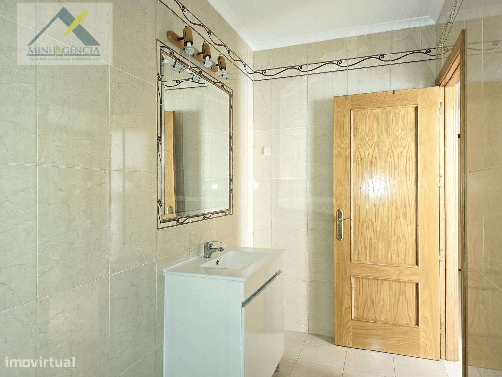 Apartamento T2 com arrecadação no Bairro Afonso Costa em Setúbal-20